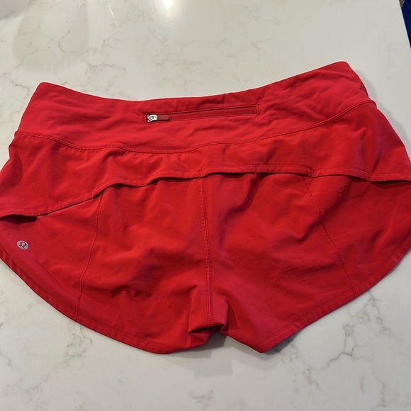 Lululemon 2.5 inch speed up short mid rise - Picture 2 of 5
